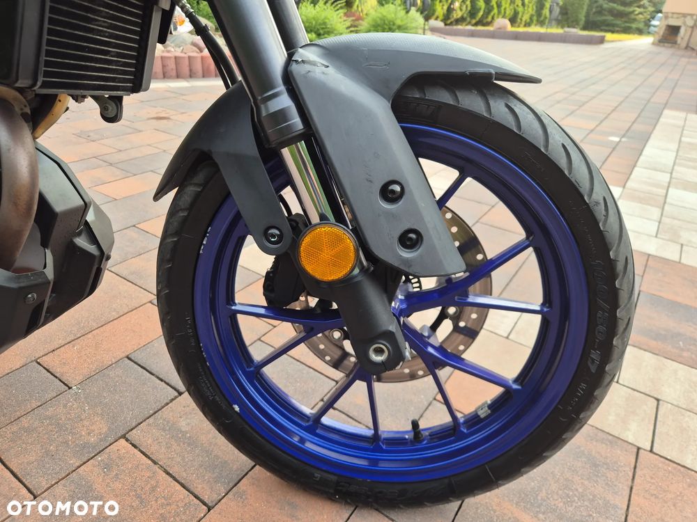 Yamaha MT - 12