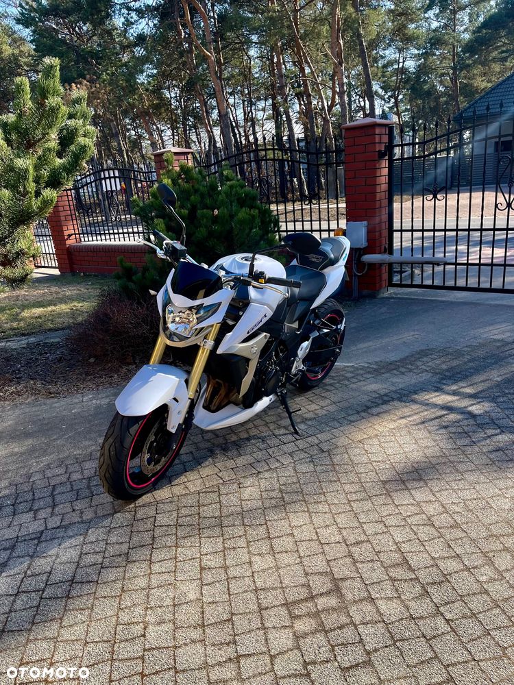Suzuki GSR - 5