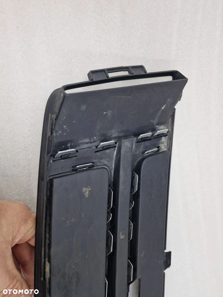 AUDI A4 B9 8W0 S-LINE 15- PRAWA KRATKA BOCZNA ZDERZAKA PRZEDNIEGO PRZÓD , NR 8W0807682F , NR AUKCJI D/96 - 5