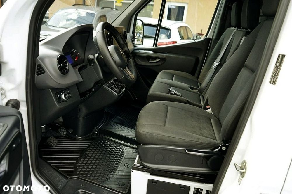 Mercedes-Benz Sprinter - 16