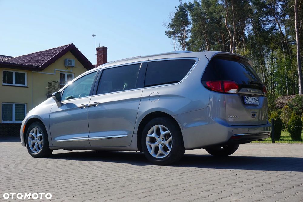 Chrysler Pacifica - 7