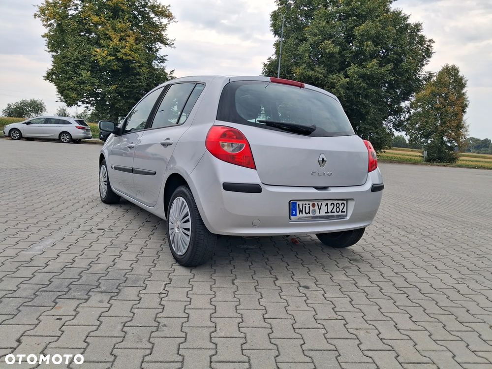 Renault Clio 1.2 16V 75 Night and Day - 4