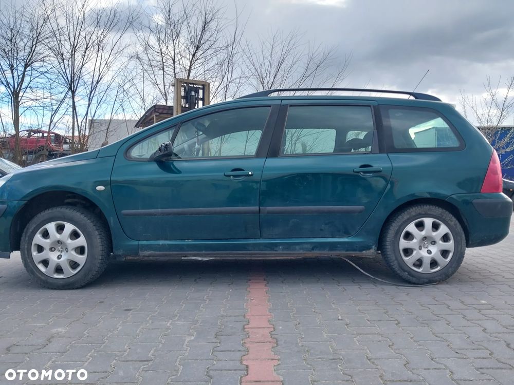 Peugeot 307 SW Kombi silnik 1.6 16v Benzyna skrzynia biegów drzwi klapa zderzak maska błotnik KSUD lampa szyba hak holowniczy moduł BSI BSM B4 osłona listwa fotel maglownica zacisk pompa panel konsola radio mechanizm wydech NA CZĘŚCI - 7