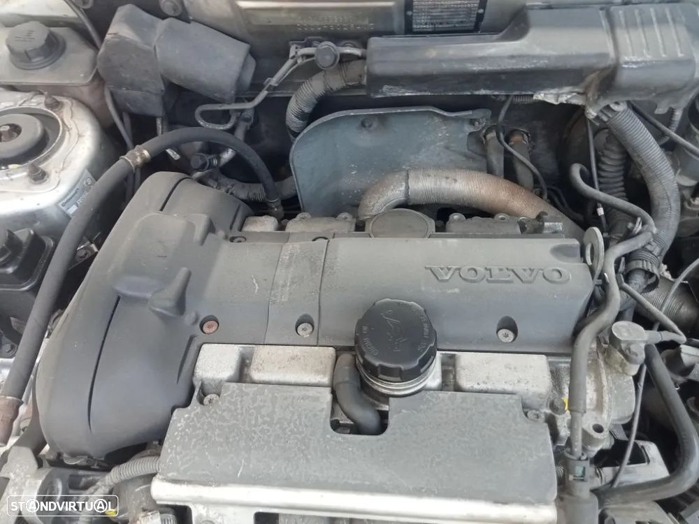 Volvo V40 1.6 - 25