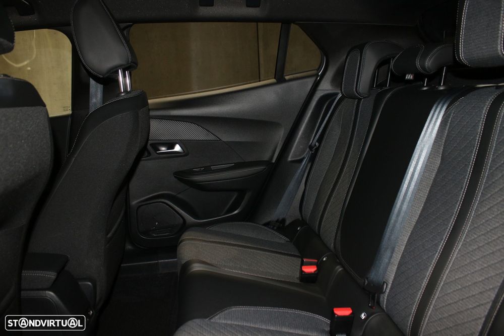 Peugeot 2008 1.2 PureTech Allure - 16