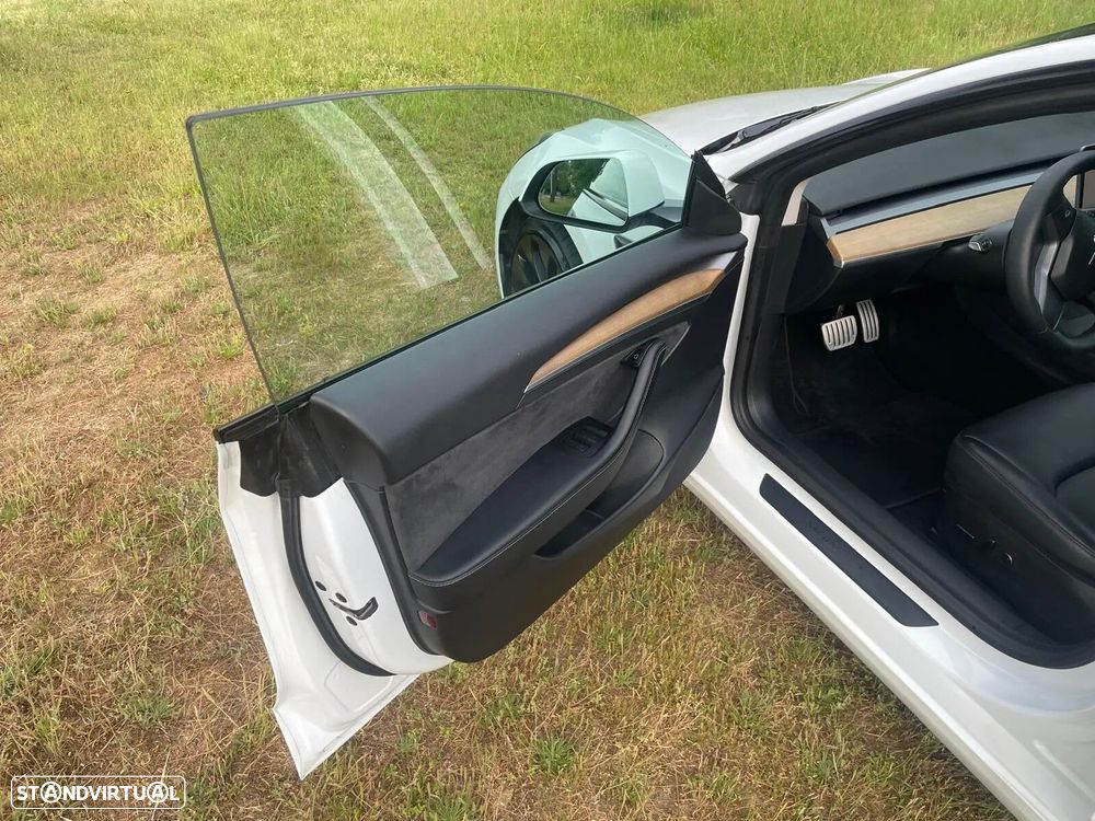 Tesla Model 3 - 35