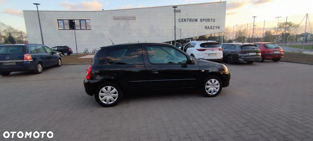 Renault Clio 1.2 16V Campus - 8