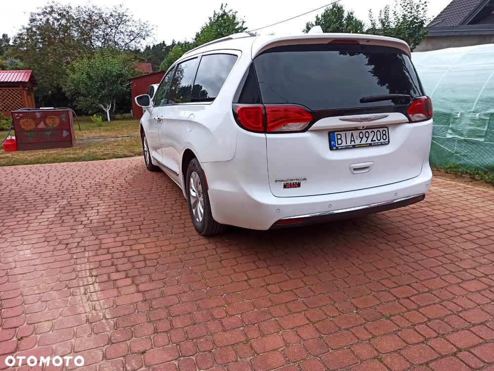 Chrysler Pacifica - 8