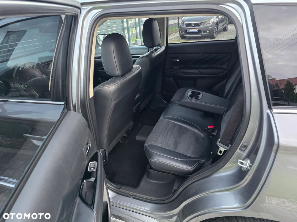 Mitsubishi Outlander - 11