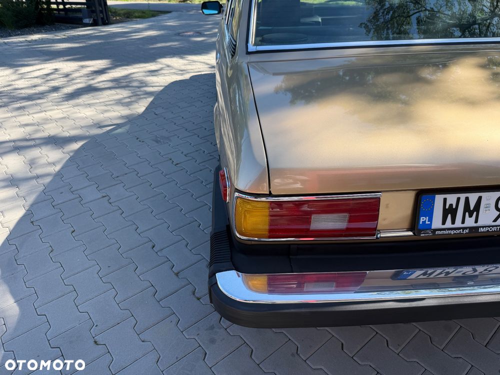 BMW Seria 5 528 i - 24
