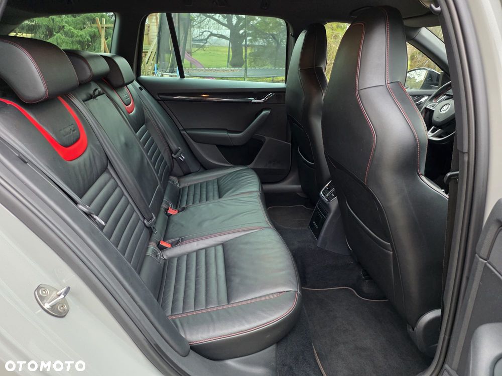 Skoda Octavia 2.0 TDI DSG RS - 13