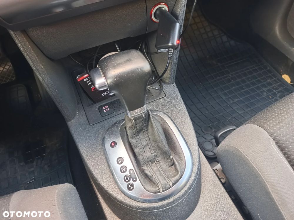Volkswagen Touran - 12