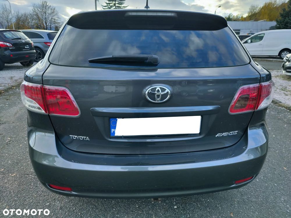 Toyota Avensis - 17
