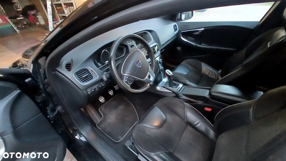 Volvo V40 D2 R-Design - 15