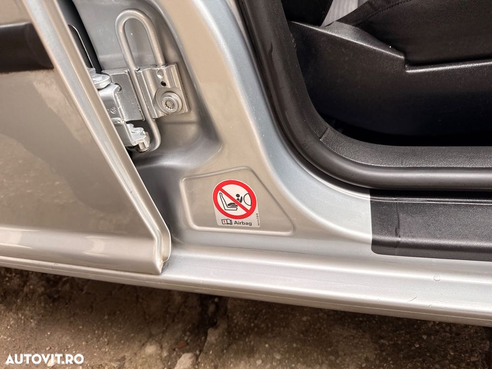 Volkswagen Golf 1.6 Comfortline - 26