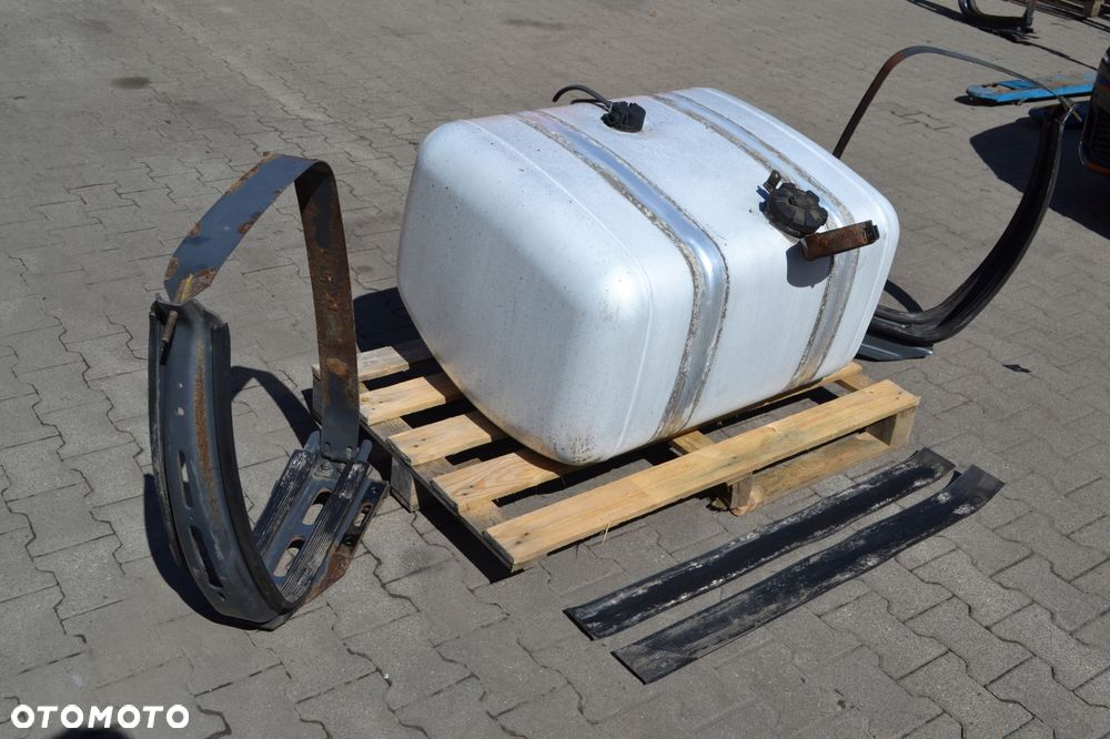 ACTROS MP4 LOWDECK ZBIORNIK PALIWA 330L OBEJMY ZESTAW A9604706102 - 2