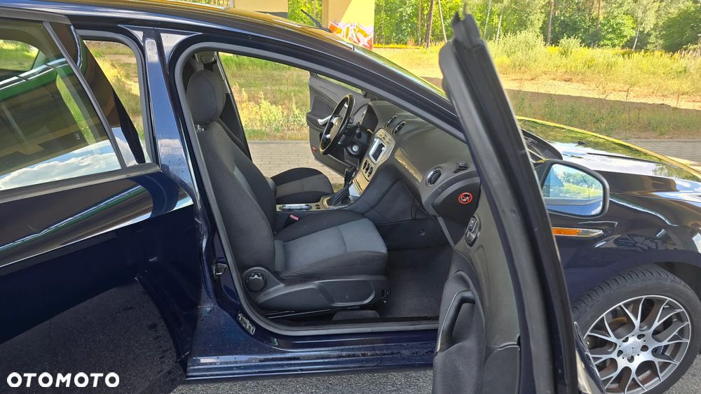 Ford Mondeo 2.0 TDCi Ambiente - 23