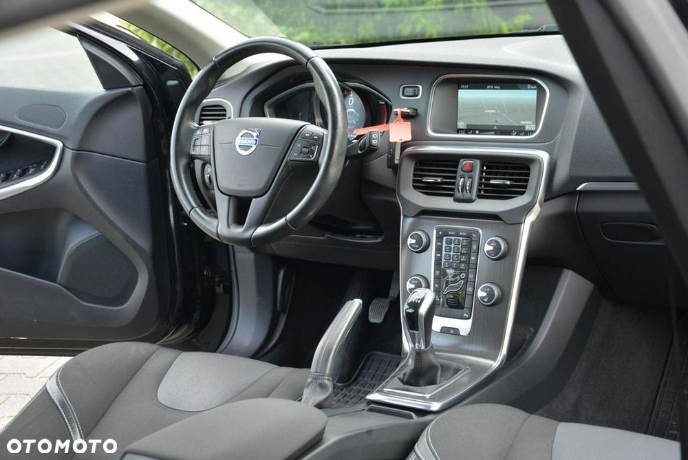 Volvo V40 T4 R-Design Momentum - 17