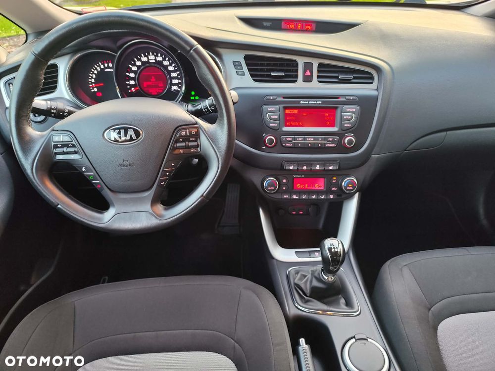 Kia Ceed - 14