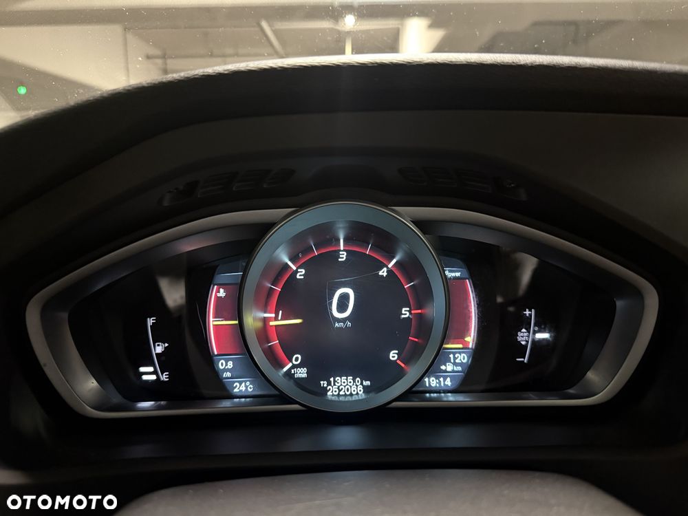 Volvo V40 D2 Summum - 13