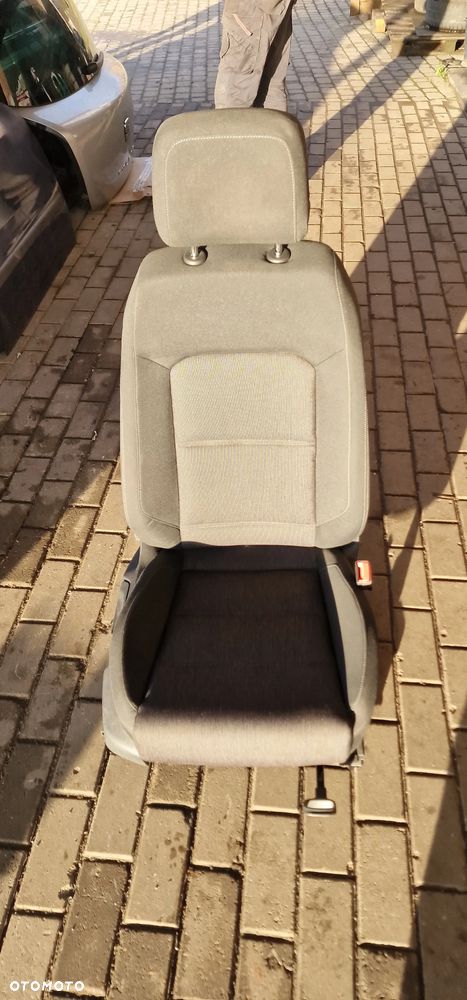 FOTEL PRAWY VW PASSAT B8 GRZANY