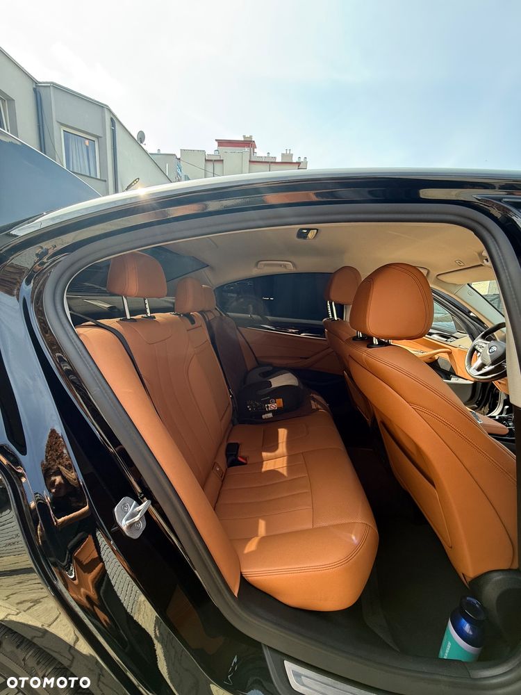 BMW Seria 5 518d mHEV - 33