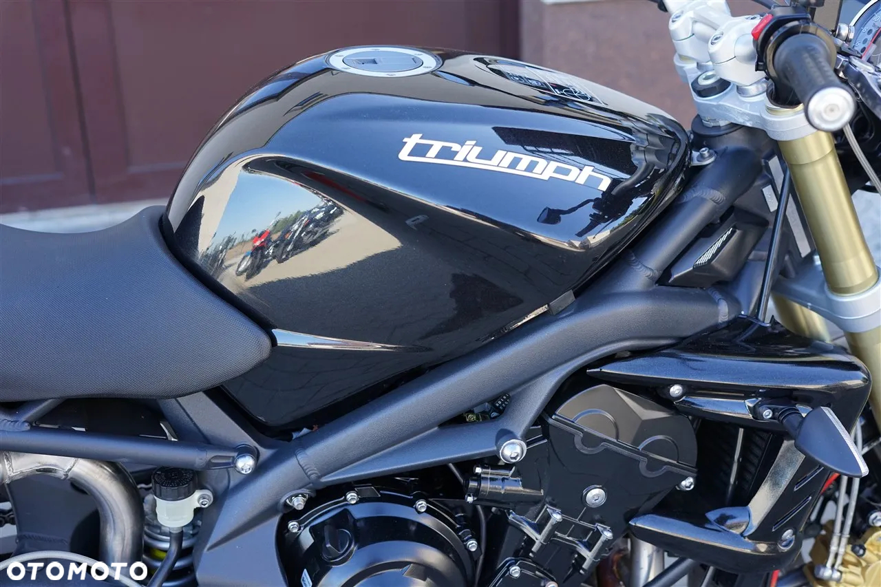 Triumph Street Triple - 10