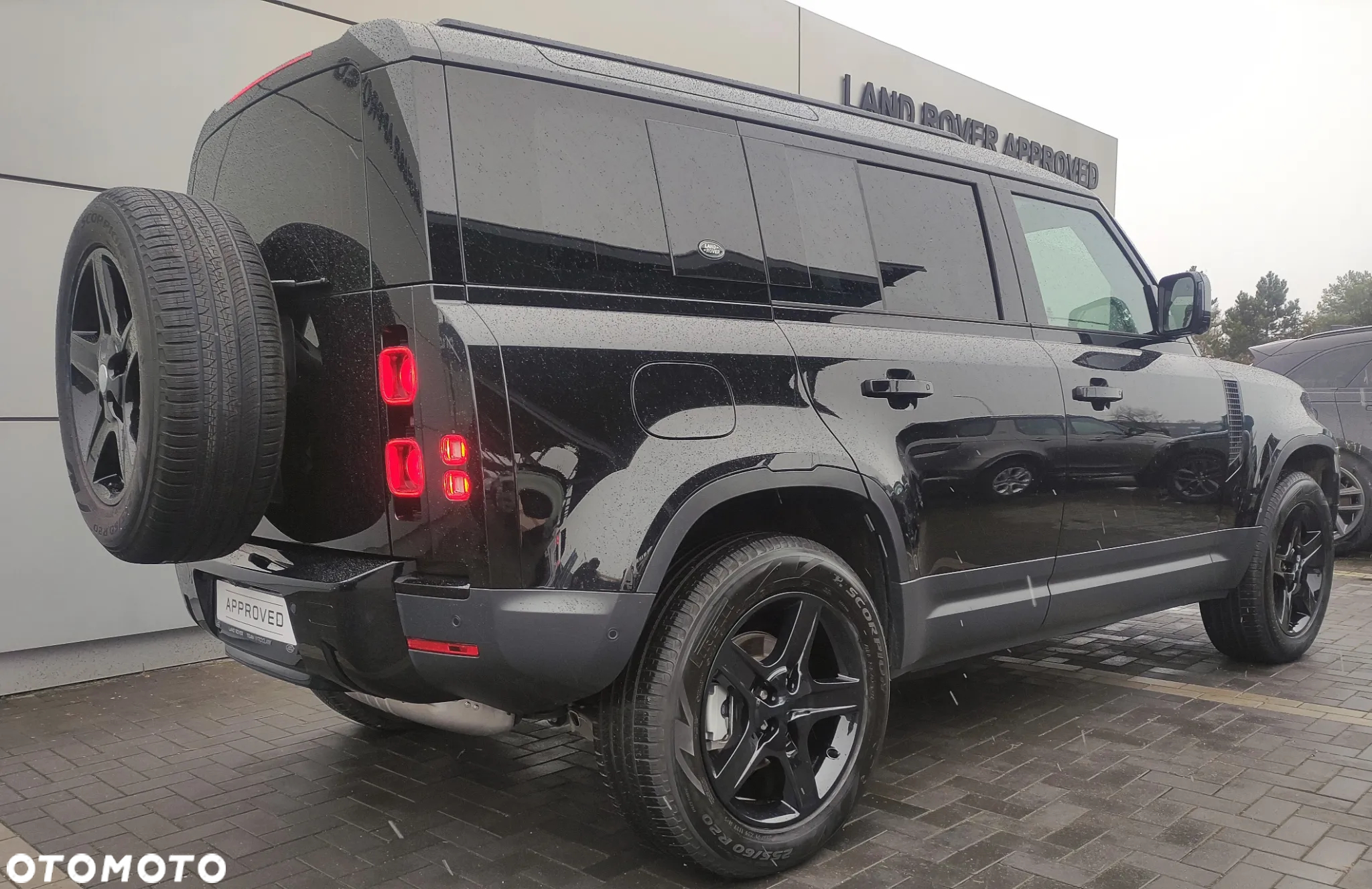 Land Rover Defender - 8