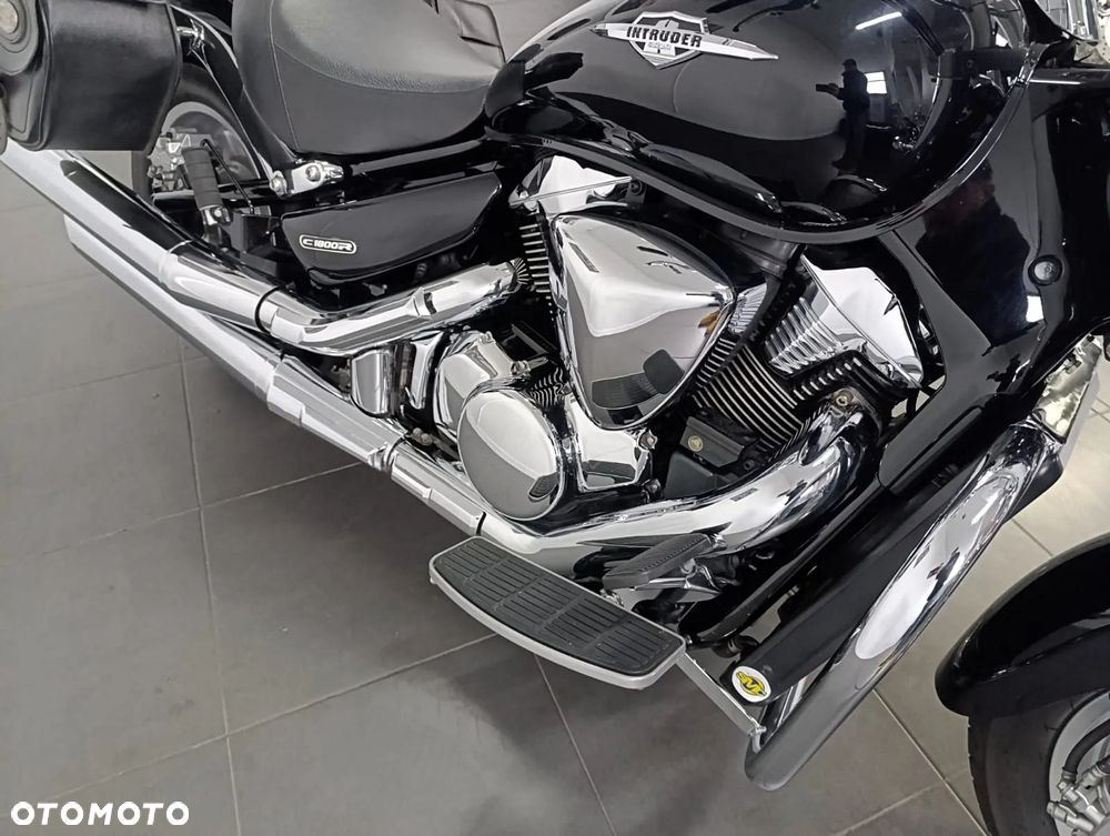 Suzuki Intruder - 4