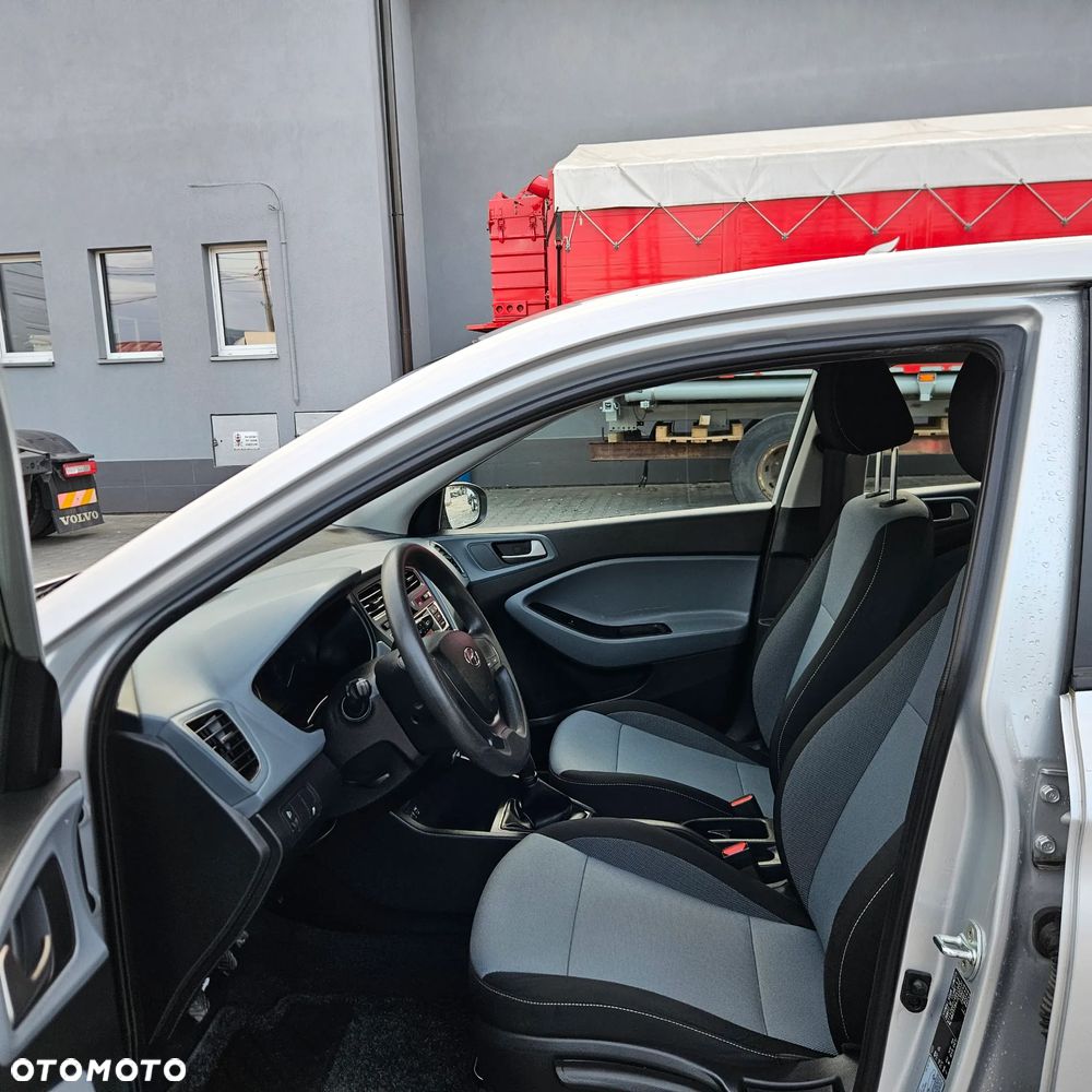Hyundai i20 - 11