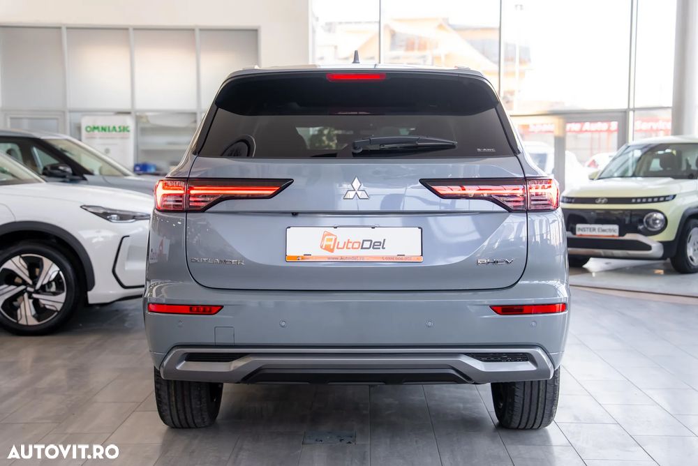 Mitsubishi Outlander 2.4 L 4X4 PHEV Instyle - 10