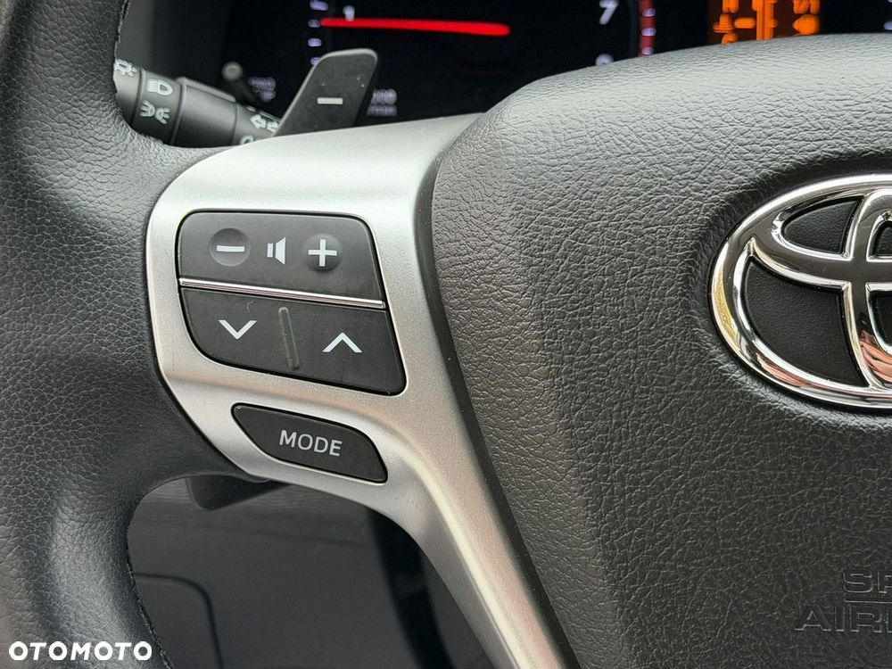 Toyota Avensis 1.8 Premium MS - 23