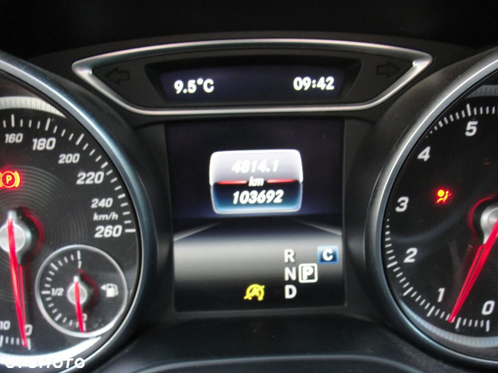 Mercedes-Benz GLA 200 7G-DCT AMG Line - 15