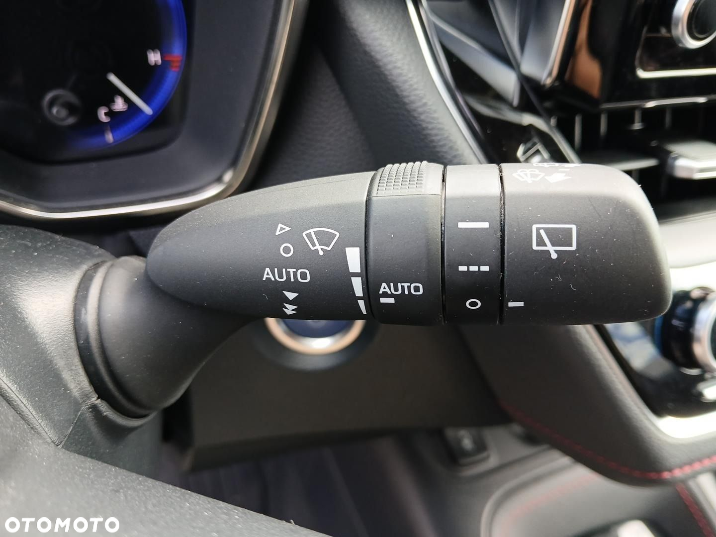 Toyota Corolla 1.8 Hybrid GPF Executive - 26