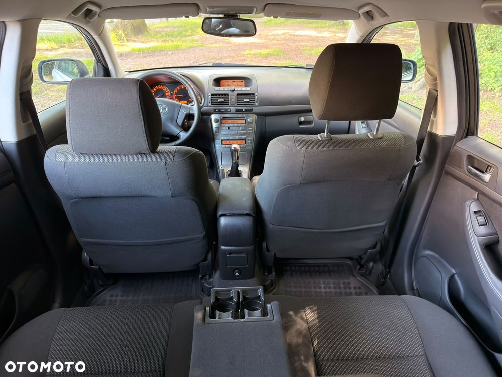 Toyota Avensis - 18