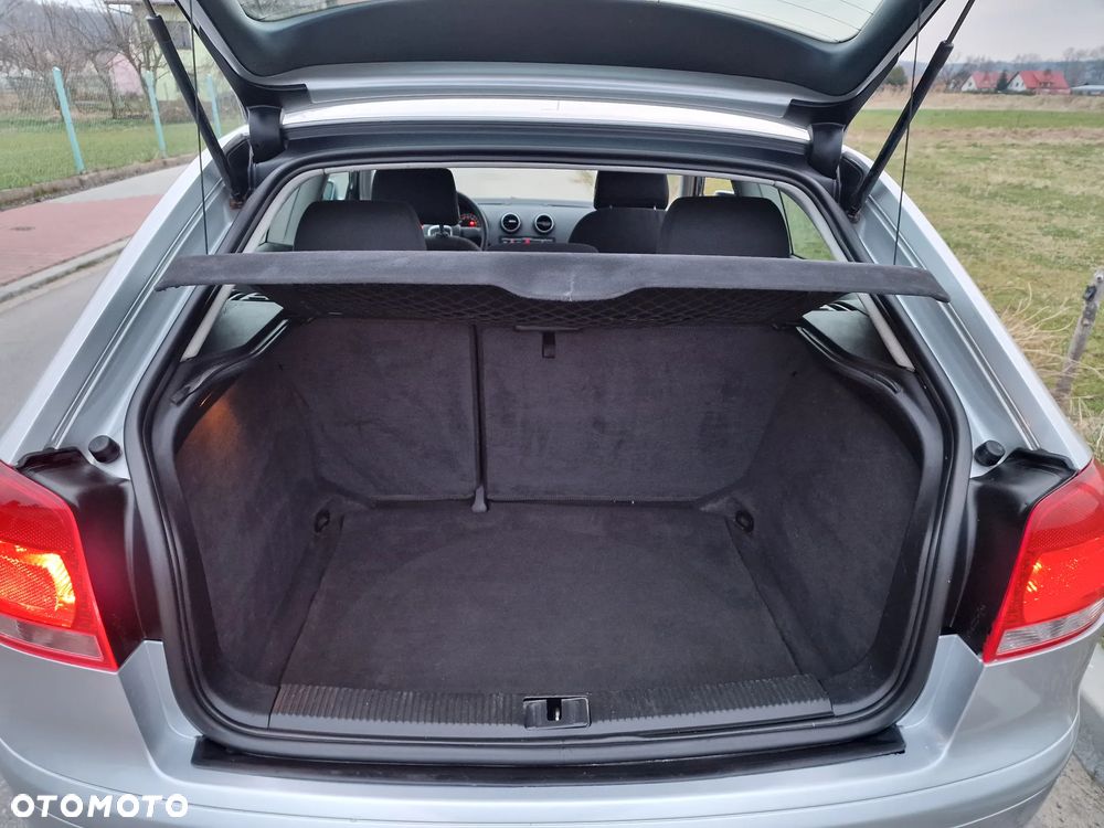 Audi A3 3-drzwiowe 1.6 Ambition - 23