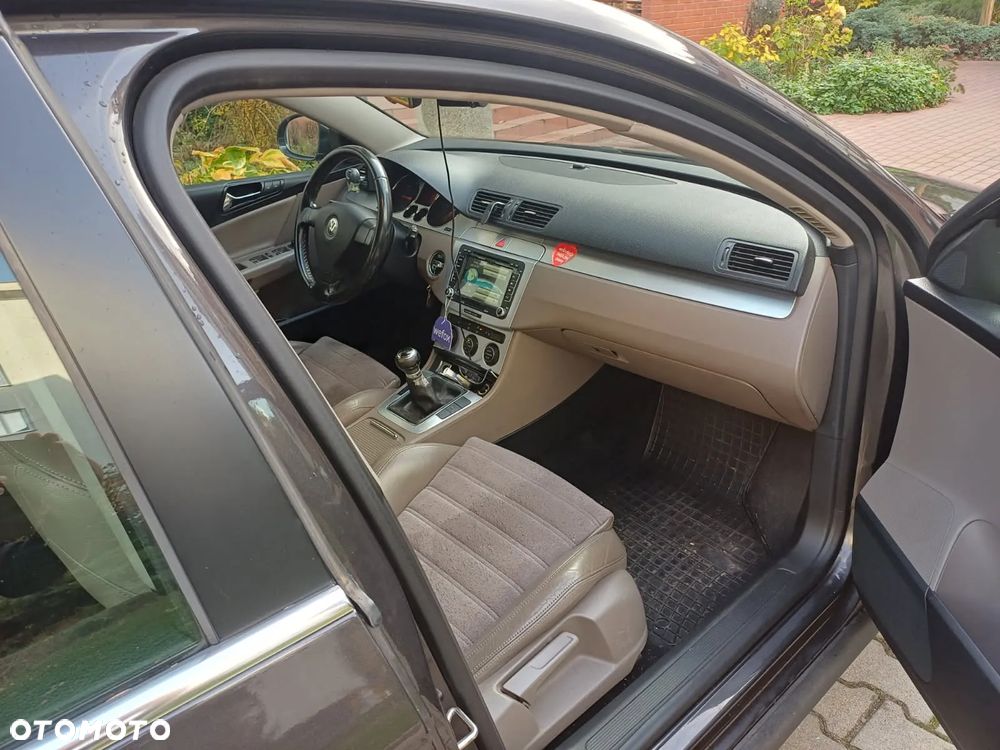 Volkswagen Passat 2.0 TDI DPF Highline - 12