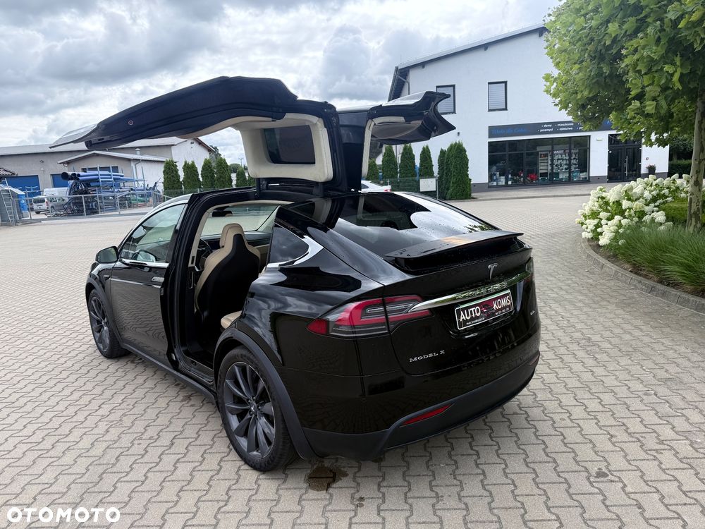 Tesla Model X - 6
