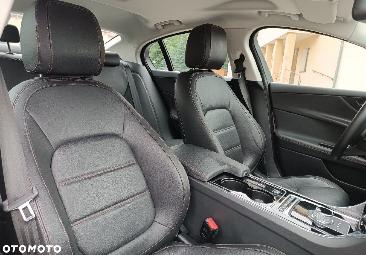 Jaguar XE - 17
