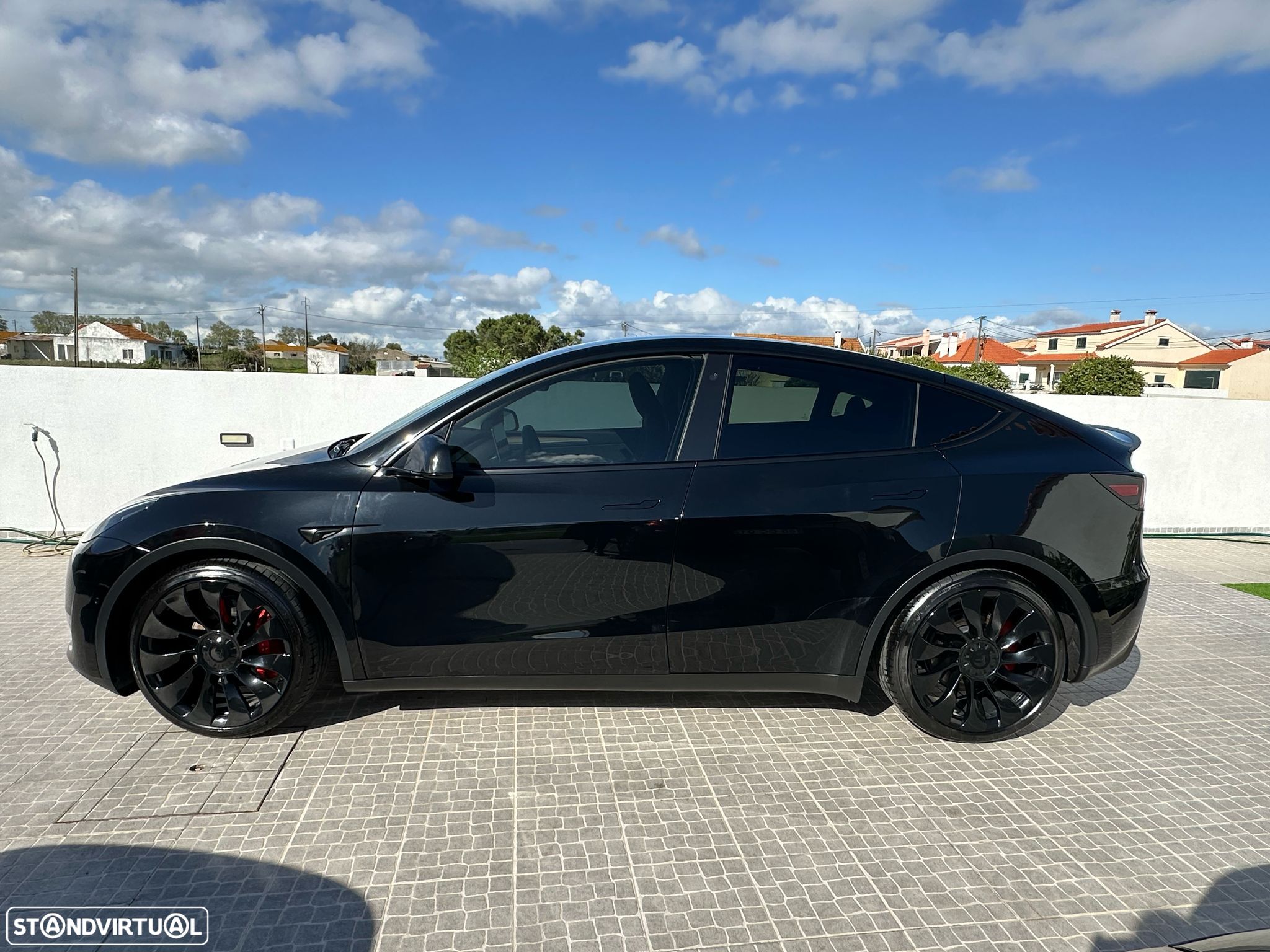 Tesla Model Y Performance Dual Motor AWD - 1