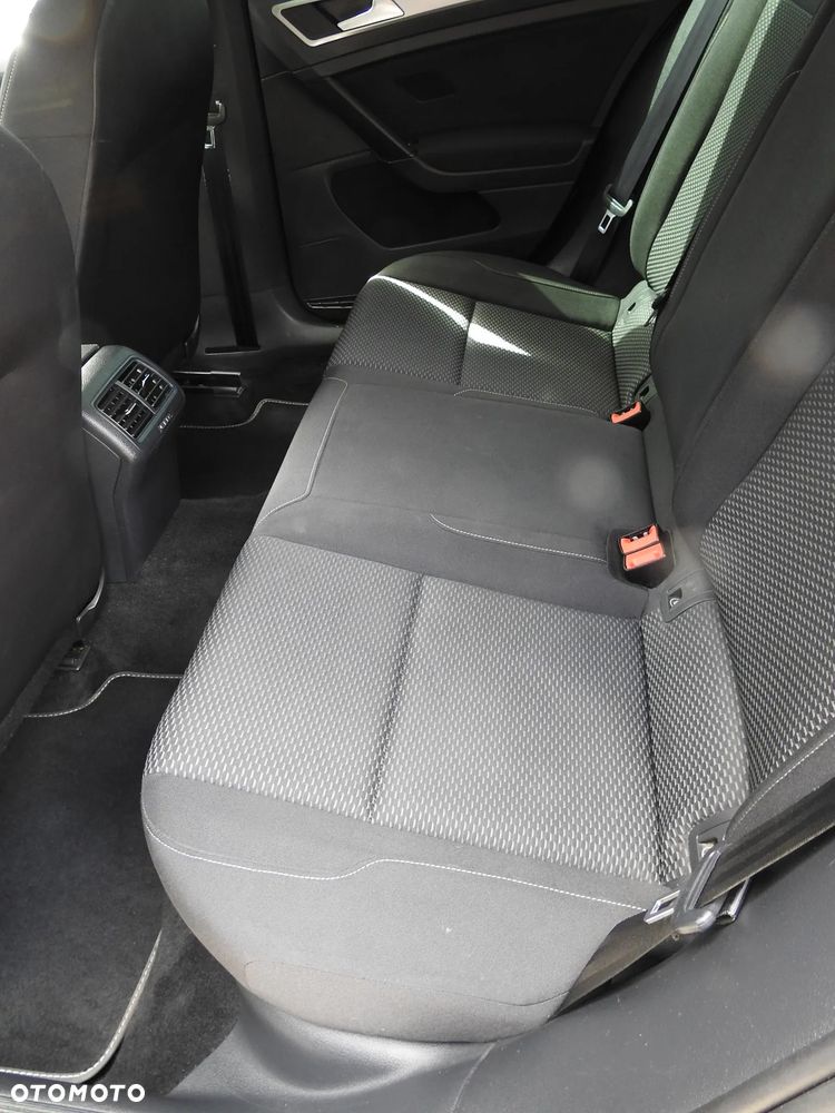 Volkswagen Golf - 12