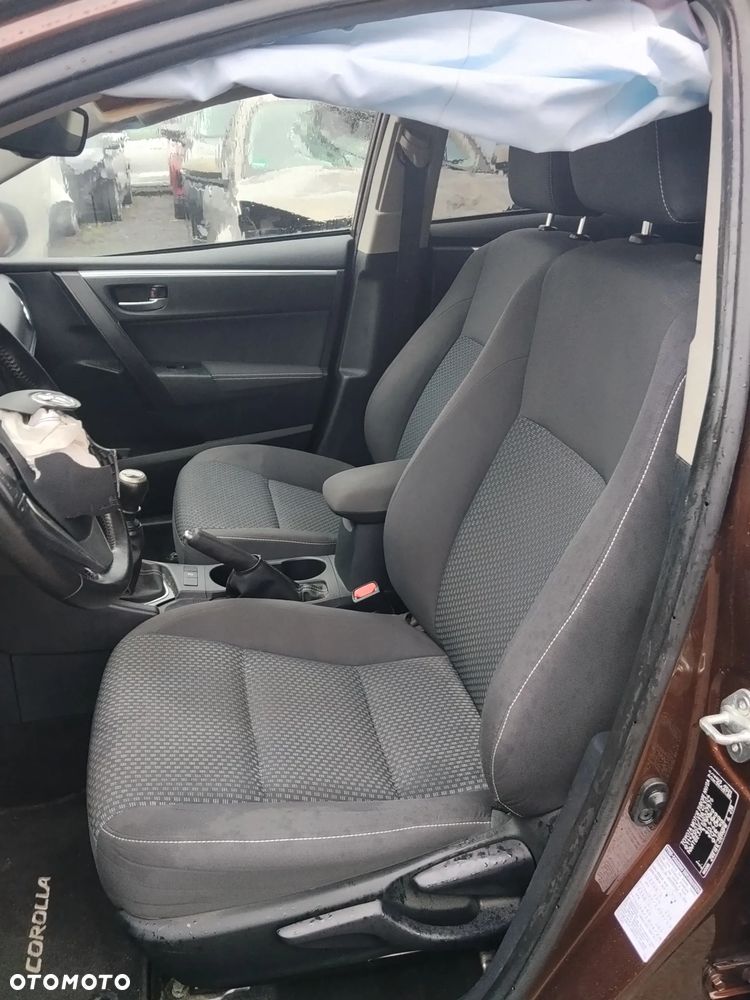 Toyota Corolla - 13