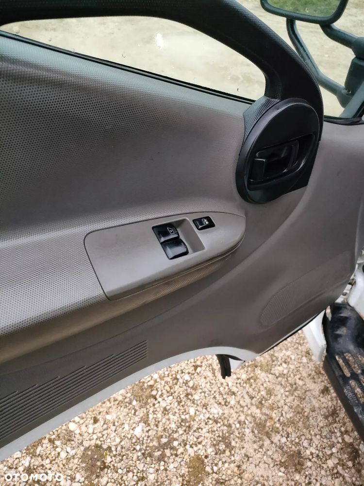 Renault Maxity - 9