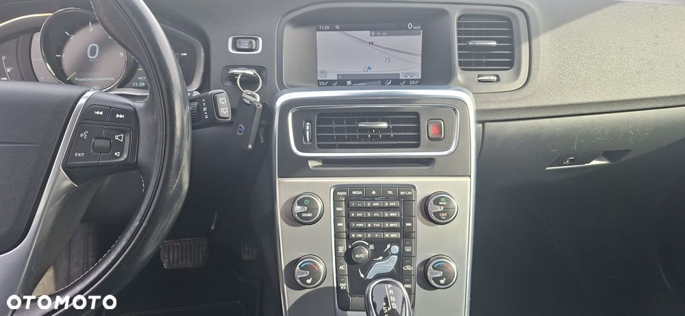 Volvo V60 D6 AWD Plug-in Hybrid Summum - 15