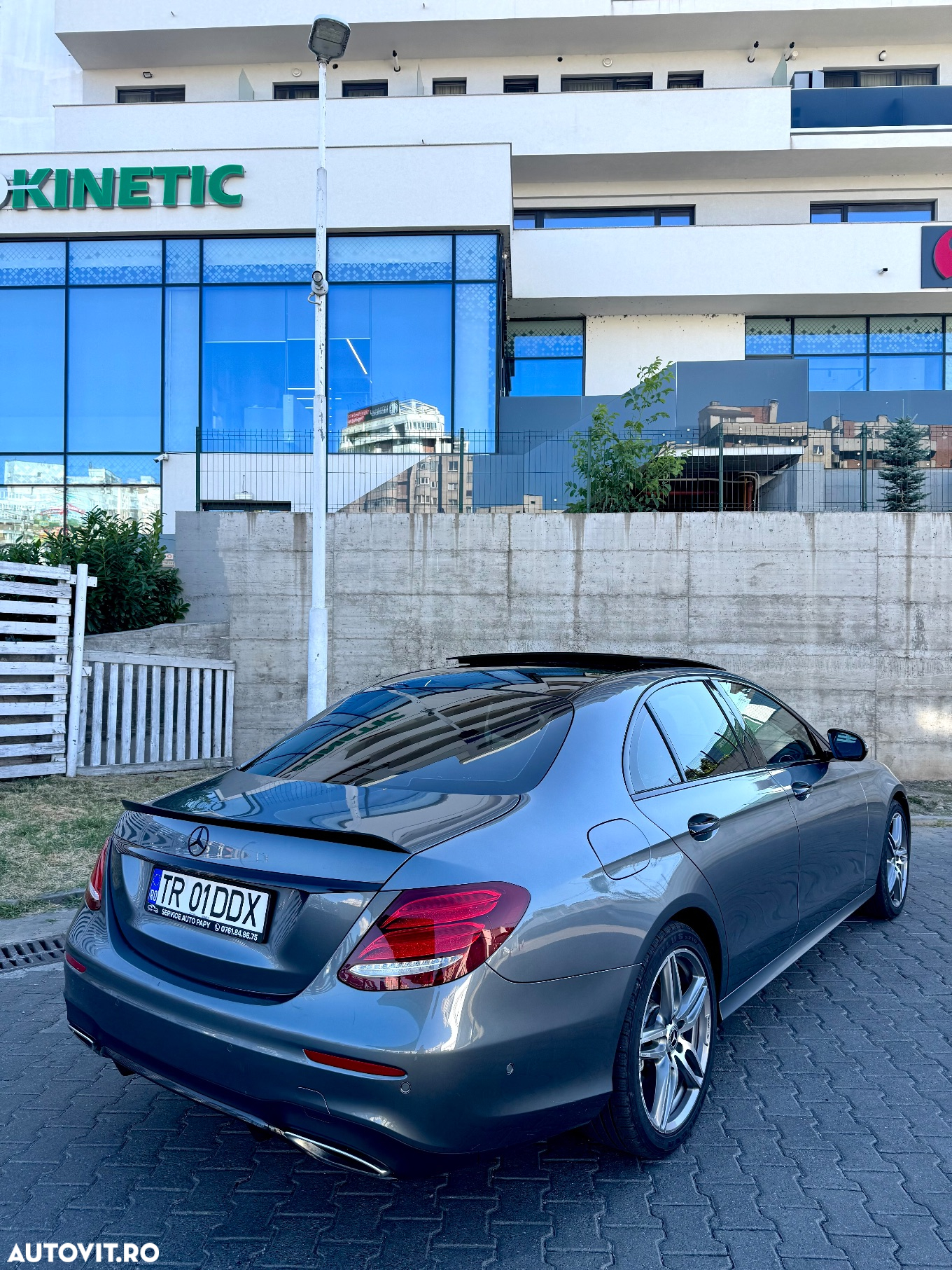 Mercedes-Benz E 300 9G-TRONIC AMG Line - 5