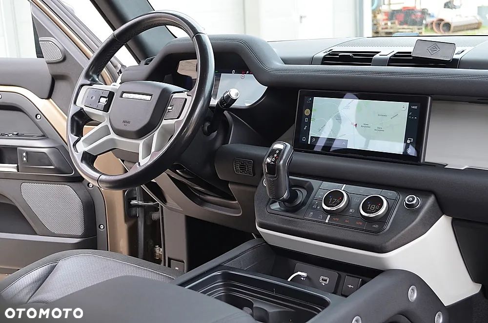 Land Rover Defender 2.0 D240 S - 28