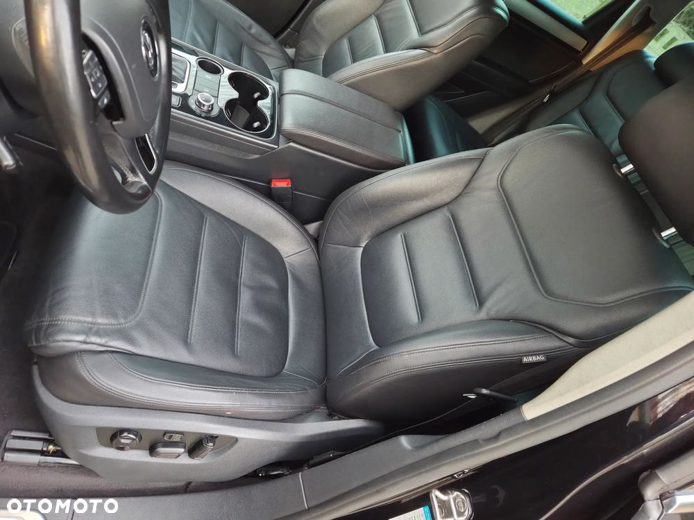 Volkswagen Touareg 3.0 V6 TDI BMT R-Style - 15