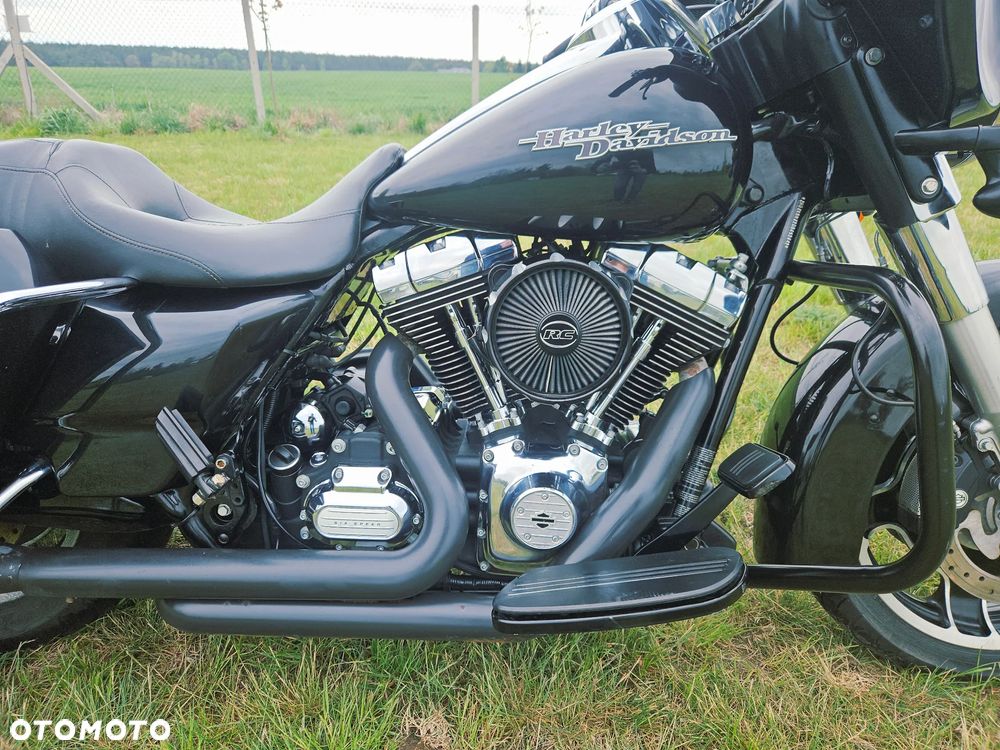Harley-Davidson Touring Street Glide - 2