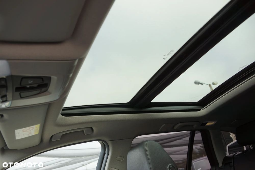 BMW Seria 3 320d Touring xDrive - 25