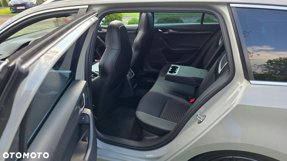 Skoda Octavia 2.0 TDI RS DSG - 20
